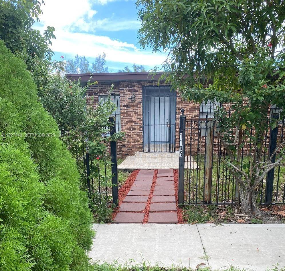 This charming single family home is located in unincorporated Miami Dade, in Biscayne Blvd Park.