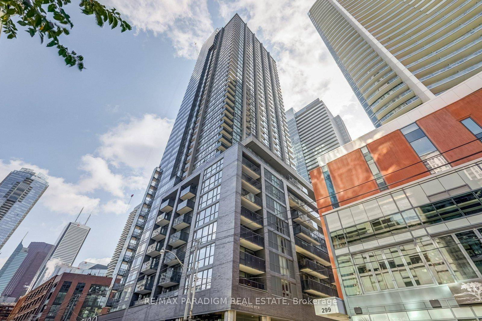 Luxury 1 Bedroom Condo At The Pinnacle On Adelaide In Toronto's Vibrant Entertainment District !