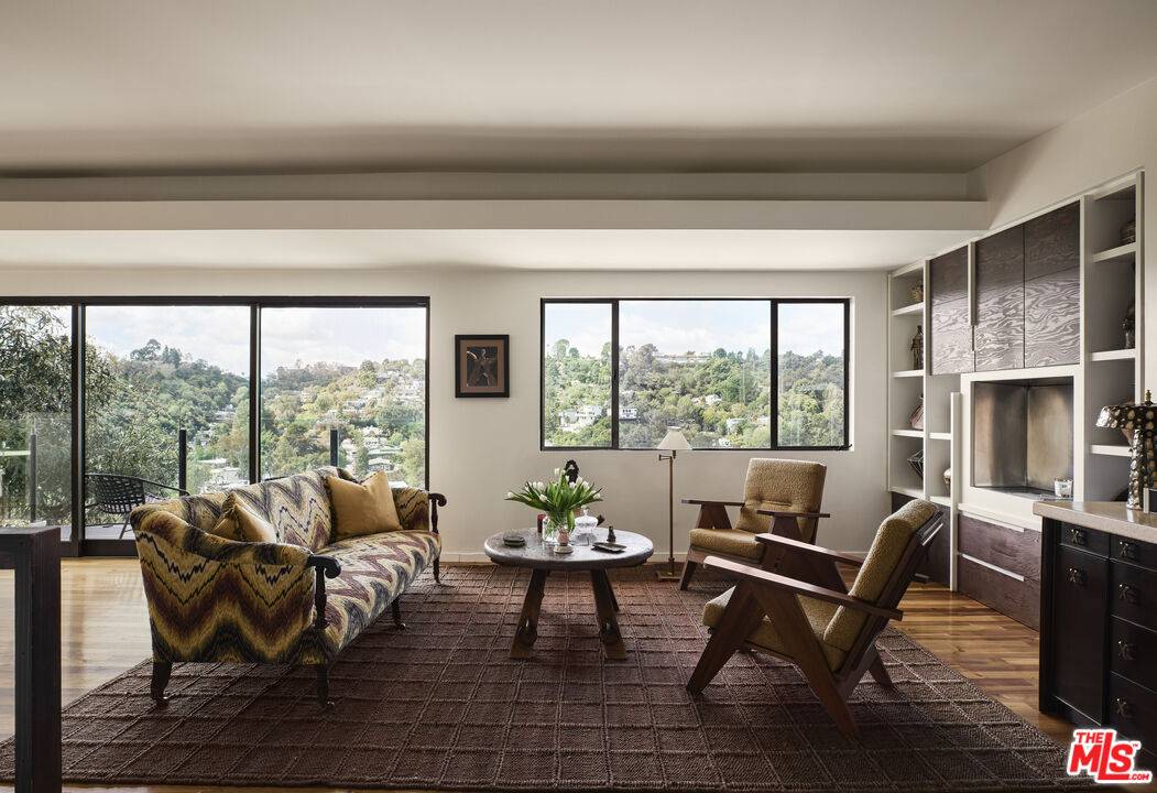 8715 Skyline Dr 2BR Hollywood Hills East La