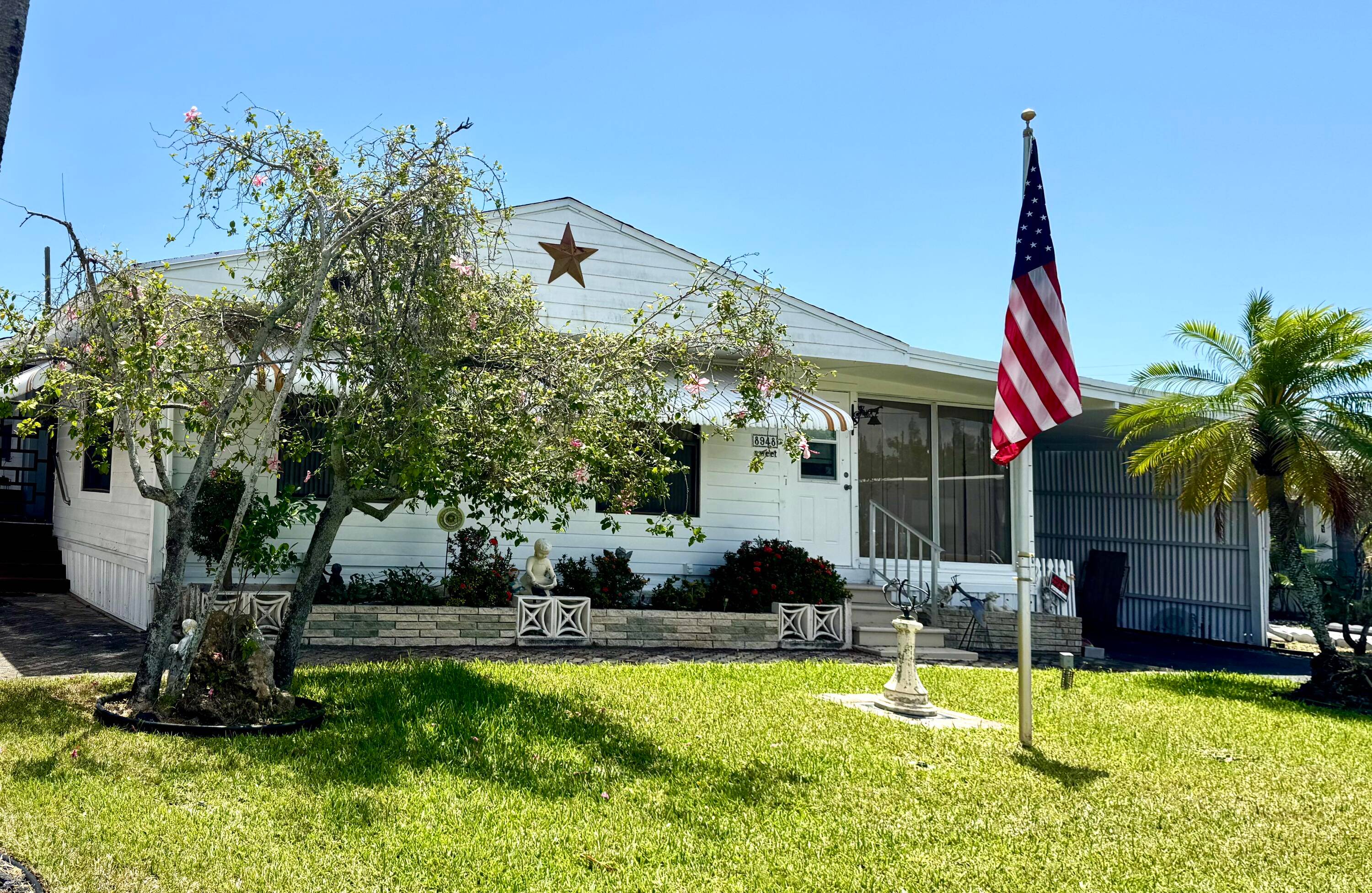 Spacious 2900 Sq. Ft. Manufactured Home in Prime Boynton Beach LocationDiscover comfort and convenience in this beautifully maintained 3 bedroom, 2 bath manufactured home boasting an impressive 3, 000 sq.