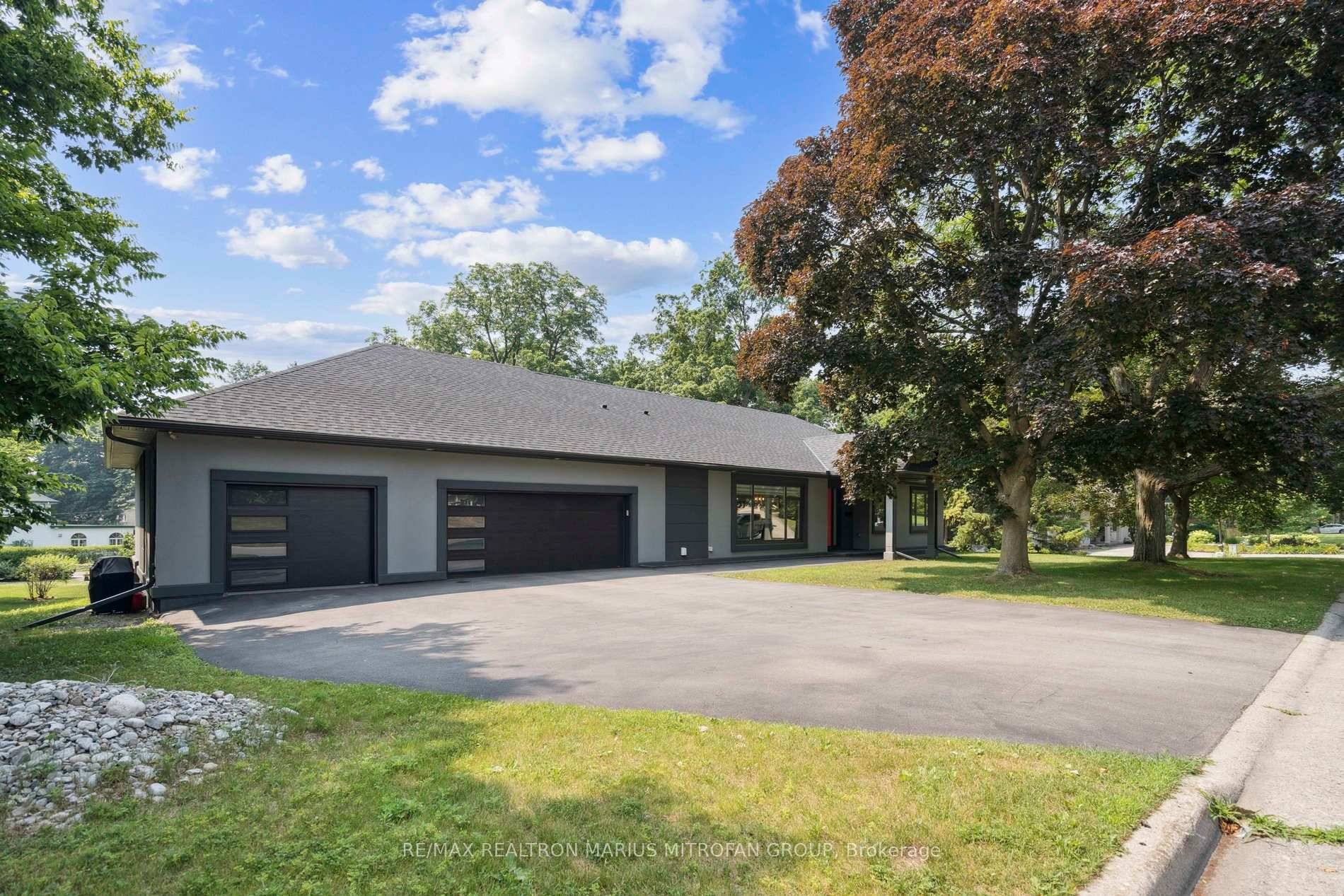 1 Gaywood Gardens, Brantford Luxury, Redefined.