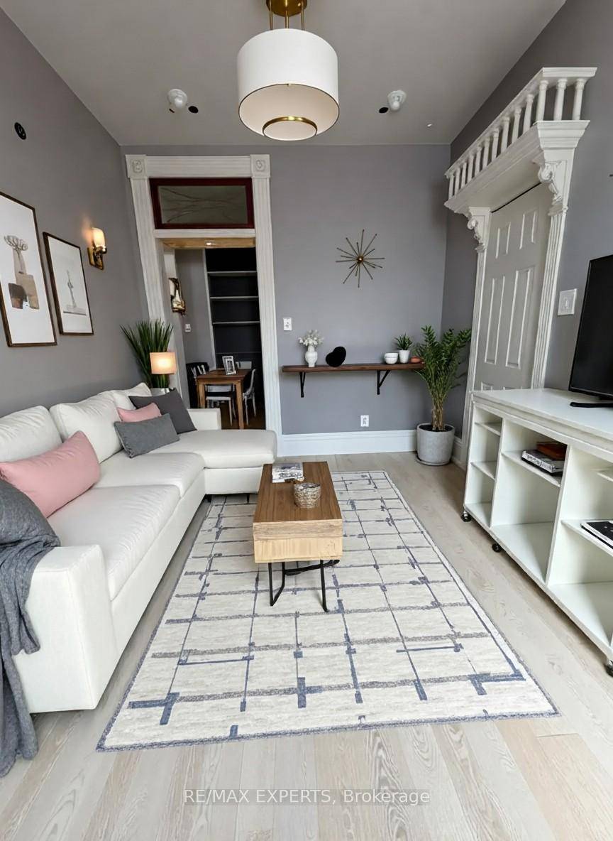 Cozy amp ; functional 1 bedroom 1 bath unit offers comfort and convenience.