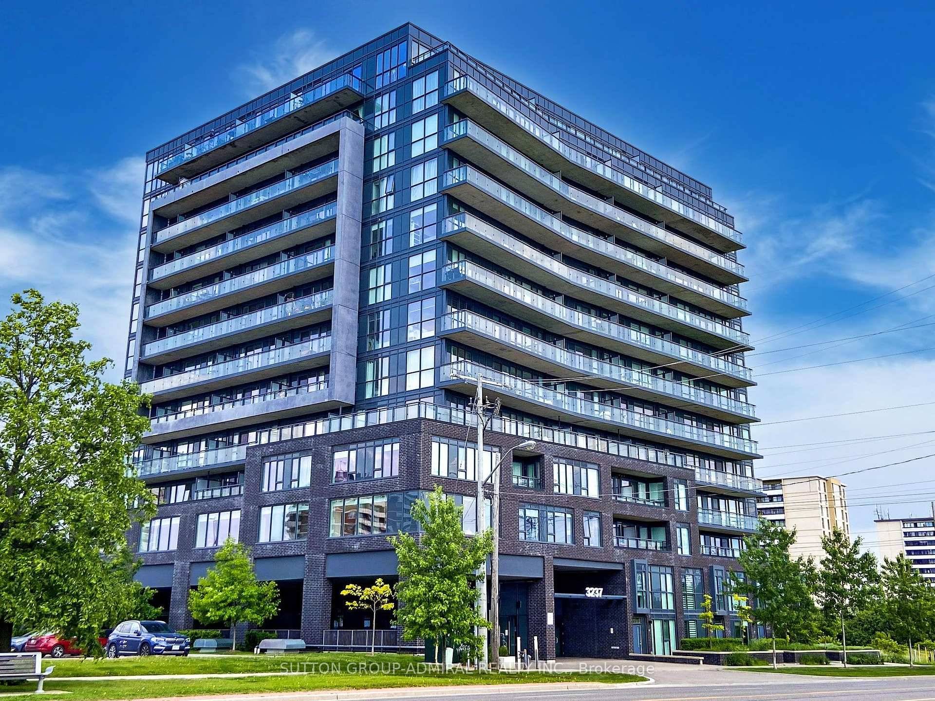 Stunning High Floor Unit In Prestigious Bayview Village !