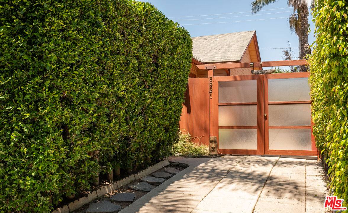 8921 Rosewood Ave 1BR Beverly Grove La