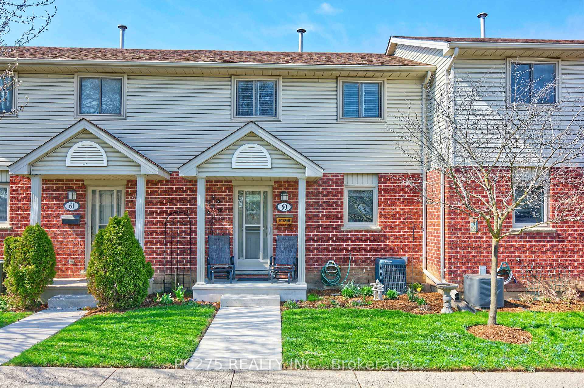Beautifully updated and renovated, this turn key, pet and smoke free Rembrandt Ridge Phase II townhouse condo is yours for the taking !