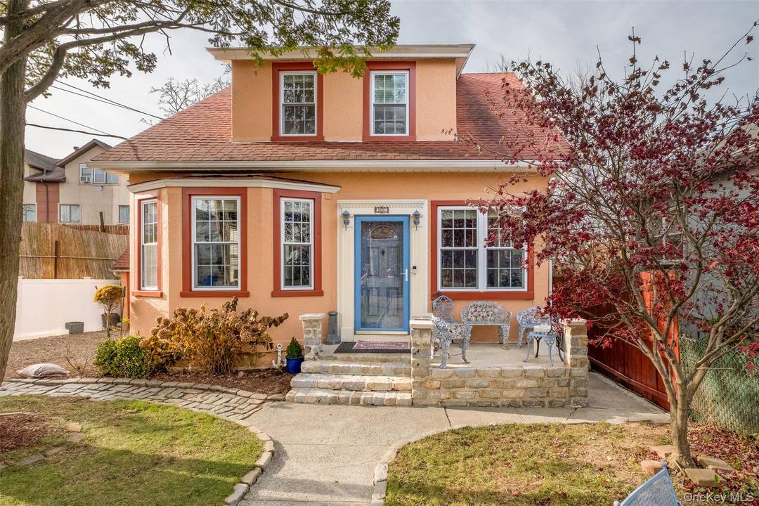 Step into your own private sanctuary at 469 Minnieford Avenue, a neatly tucked away charmer on one of City Island s most sought after streets.