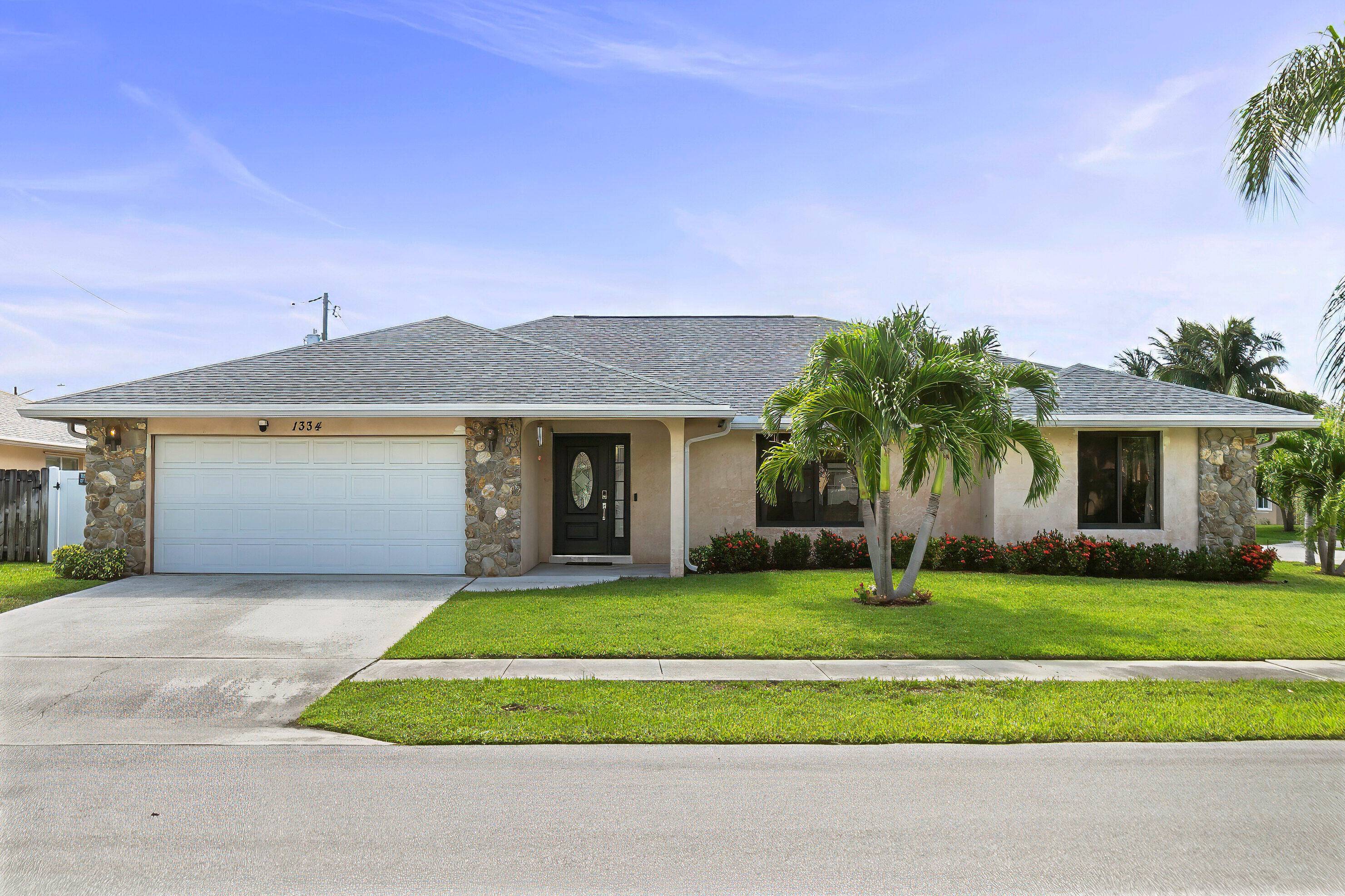 Gorgeous, Light, Bright Spacious, Turn Key 3Br, 3 Full Ba, Screened Pool Home Located on a Fantastic Corner Lot within the ''Hidden Gem'' Community of Sea Pines E.
