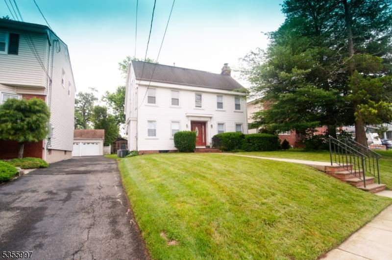 Rare 7 bedroom Elmora Hills home for sale !