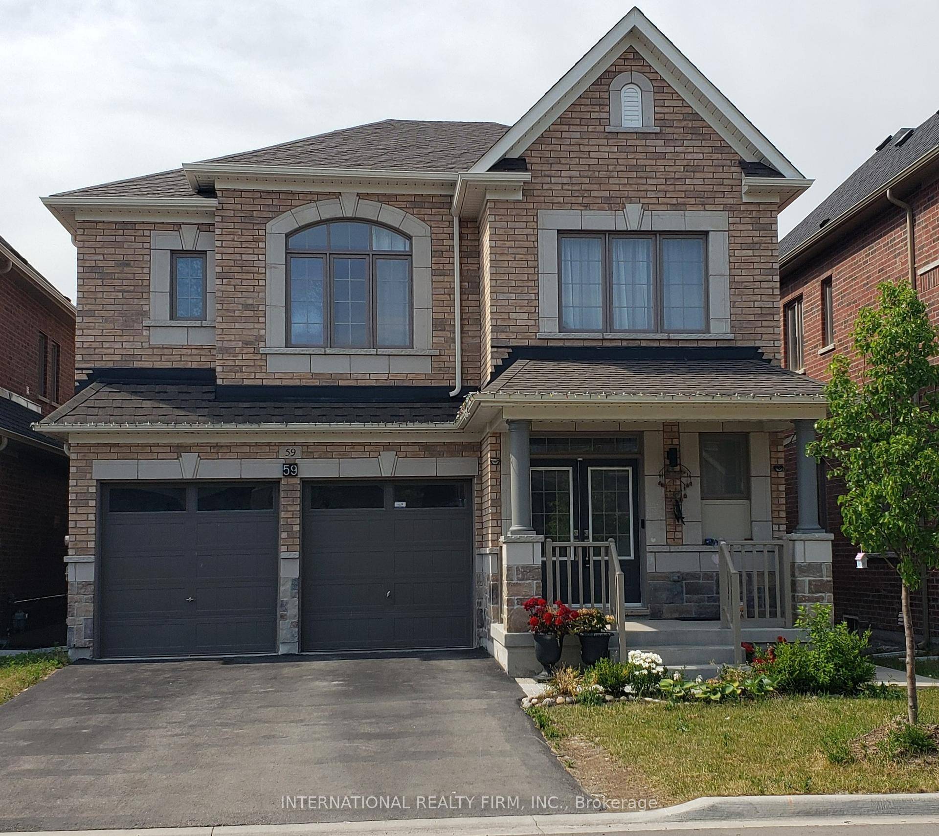 5 Years New 2700 Sf Luxury Home, Located In Upscale Neighborhood Close To Yonge.