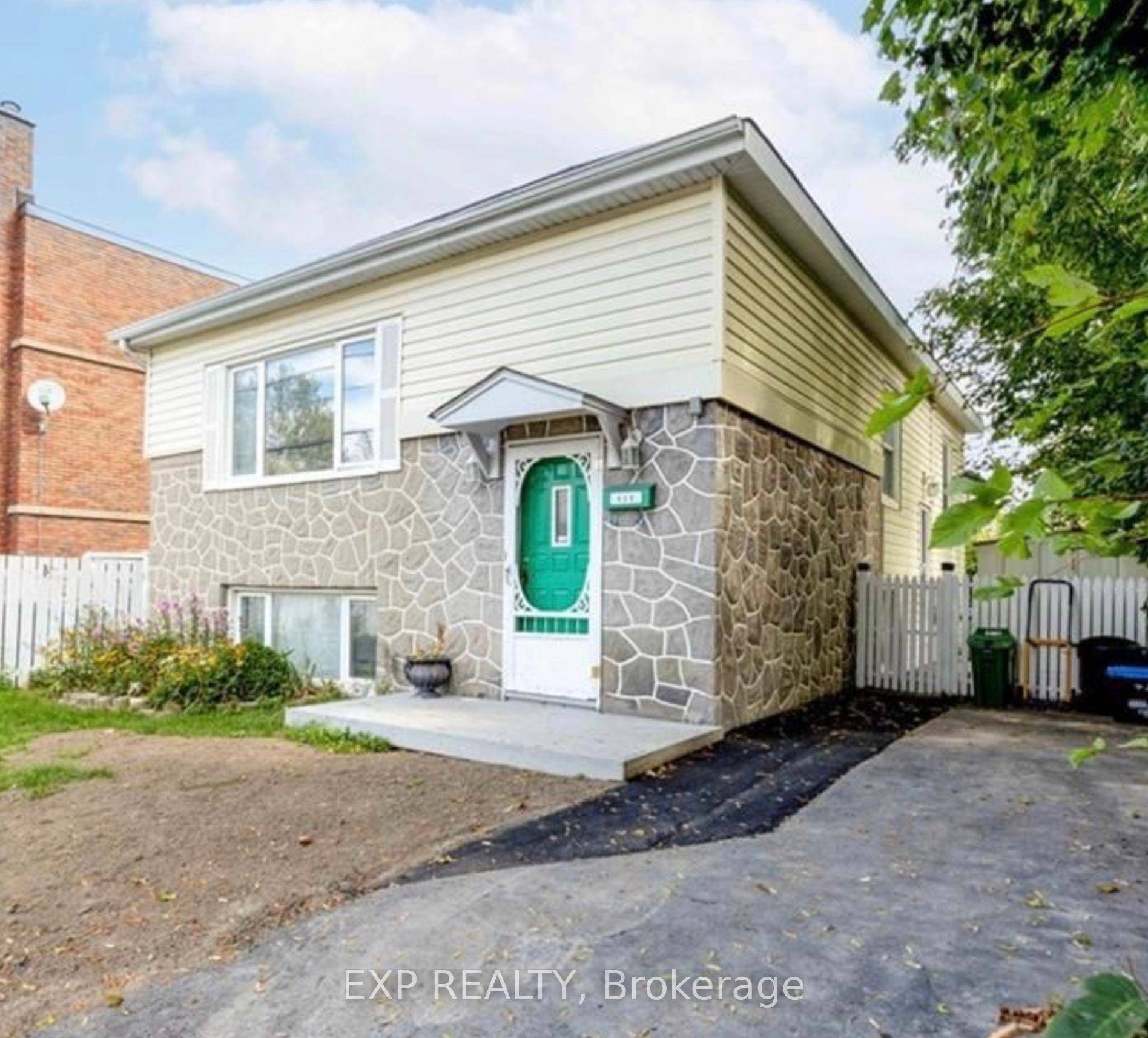 435 Hilson Avenue offers a rare chance to own a multi unit bungalow in one of Ottawas most desirable neighbourhoods.