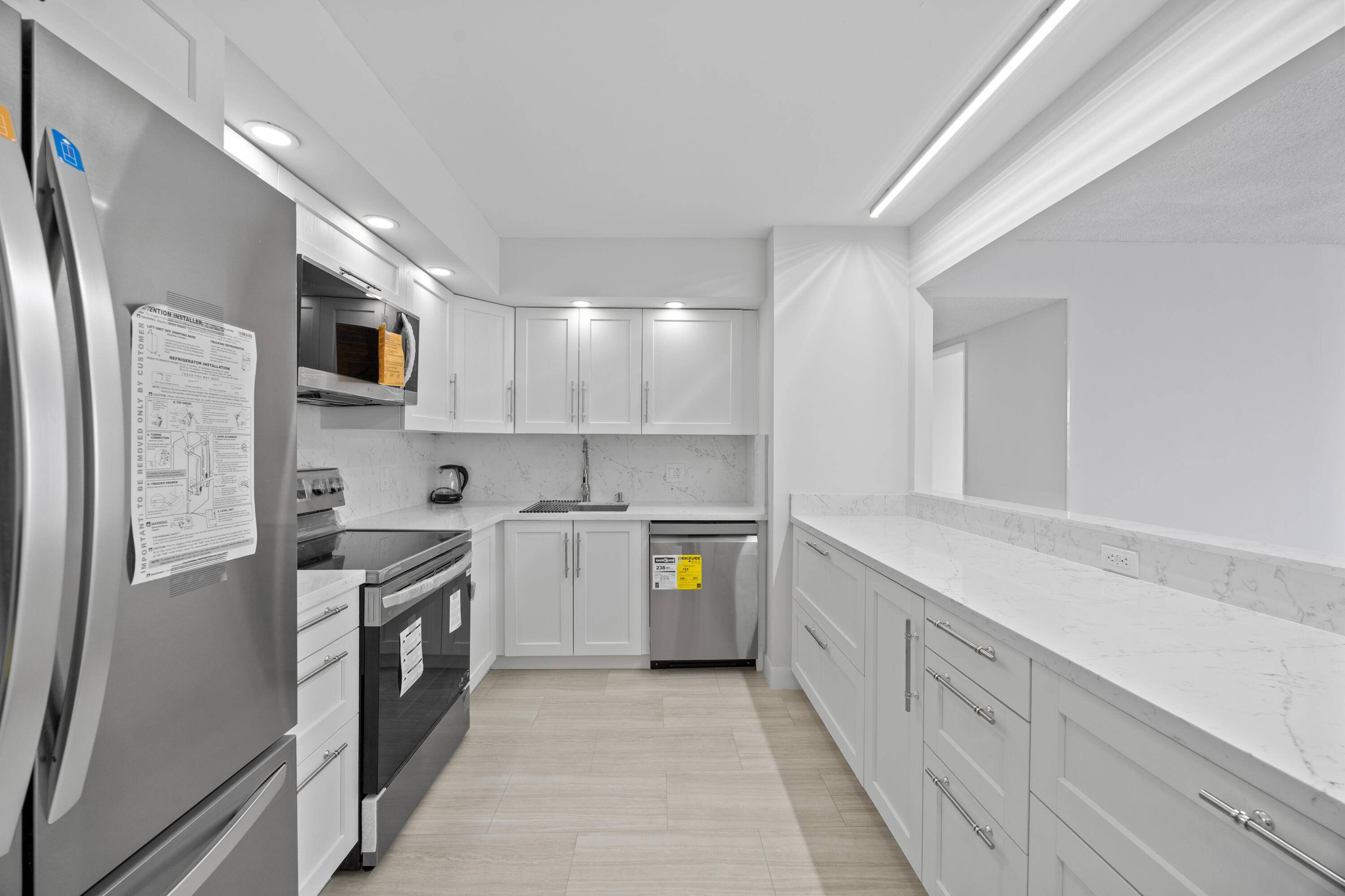 Beautifully renovated 2BD 2BA condo at Admirals Port in Aventura !