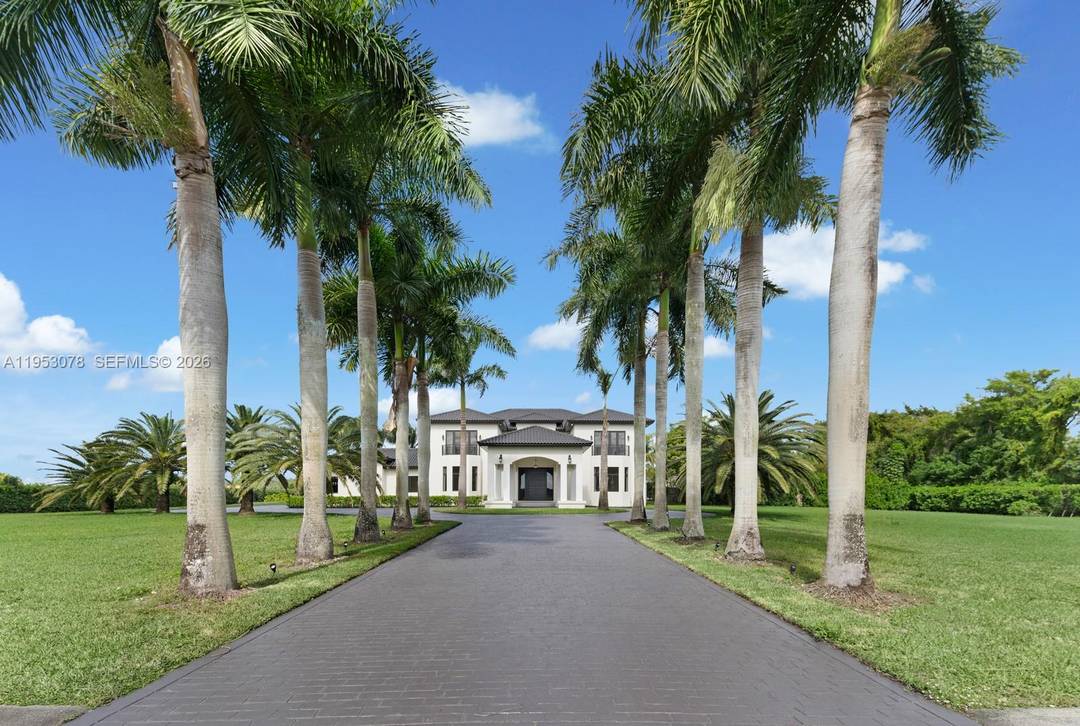A distinguished five acre estate offering an exceptional level of privacy, security, and space within Lindbergh s Landing, a private, gated aviation and equestrian community.