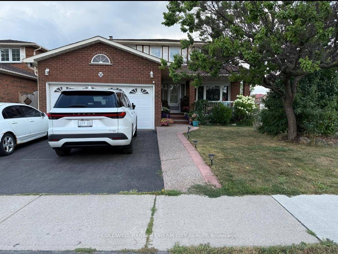4 Bedroom Detached home available for lease in High demand area of Toronto, separate living and family room, eat in kitchen, huge backyard, close to TTC, humber college, Highways and ...