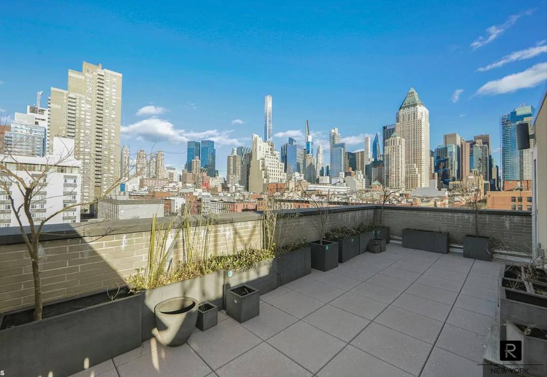 This spacious and bright, north facing Penthouse offers one bedroom, one bathroom and is now available for rent at The 505 Condominium.