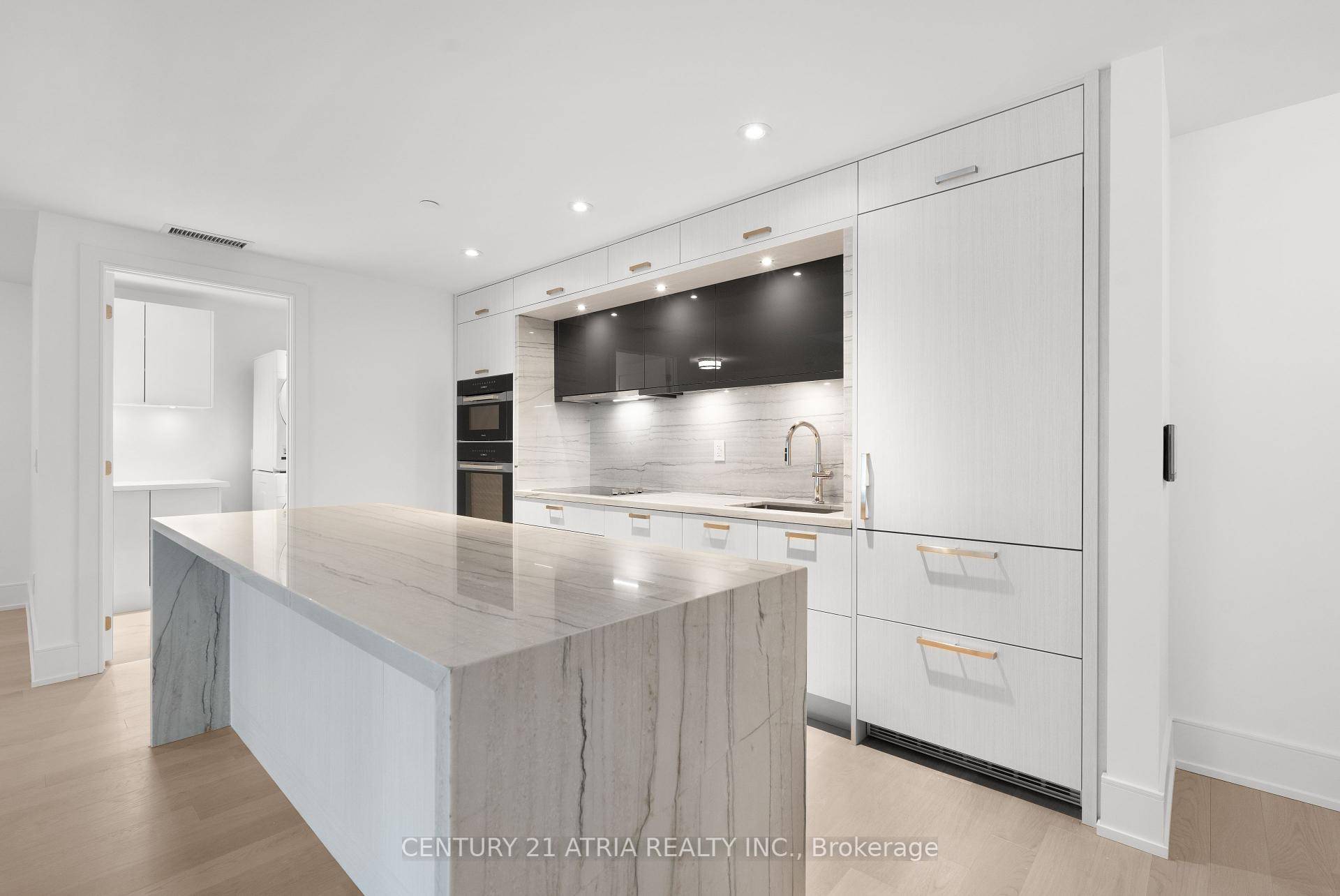 2 PARKING SPACES amp ; 1 LOCKER INCLUDED Welcome To The Epitome Of Luxury Condo Living !