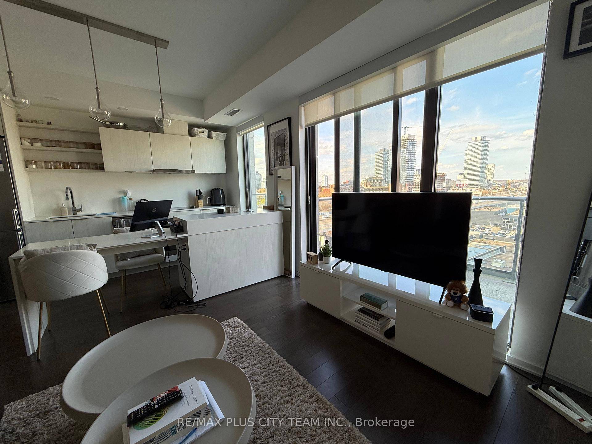 Live steps from the waterfront in this stylish and functional 1 bedroom condo offering 504 sq ft of thoughtfully designed space.