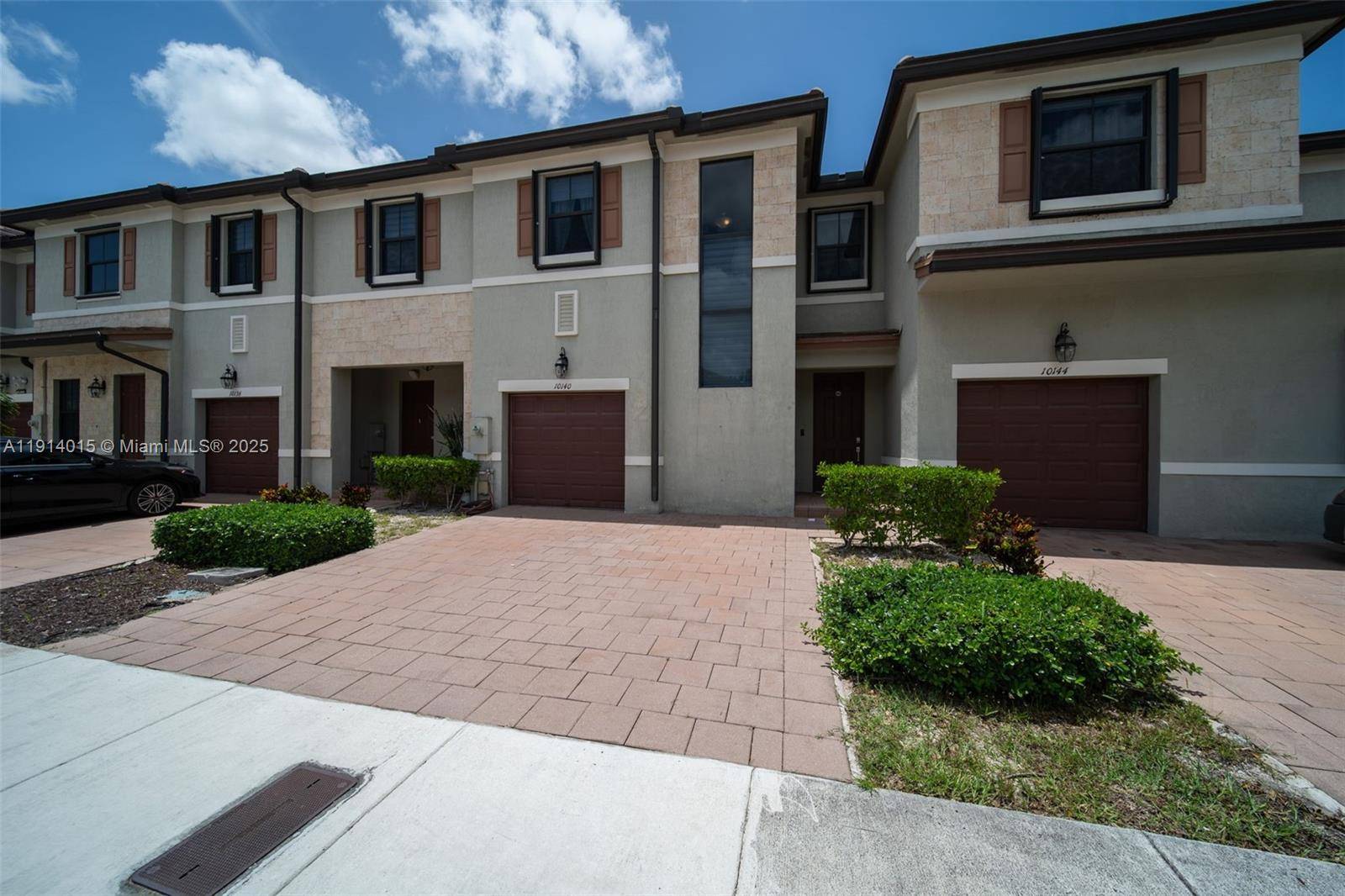 Beautiful 3 bed, 3 bath townhome in the prestigious gated community of Aquabella.