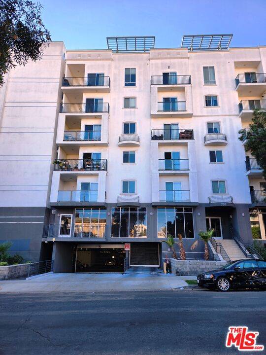 733  S Manhattan Pl 2BR Hancock Park La