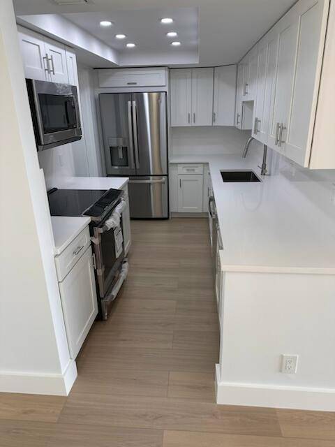 Newly renovated 2 bed, 2 bath condo on the 8th fl with stunning golf course views.