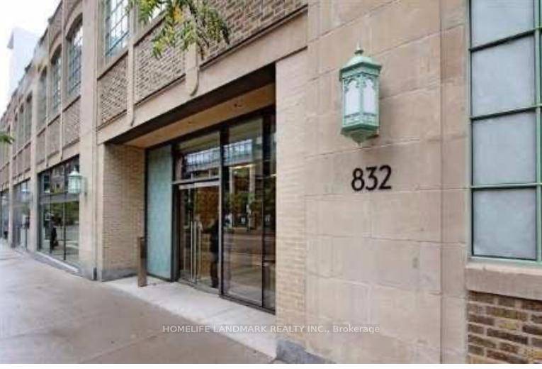 The Burano On Bay St. Luxurious Condo, Corner Unit With 3 Bedrooms Den amp ; 2 Baths.