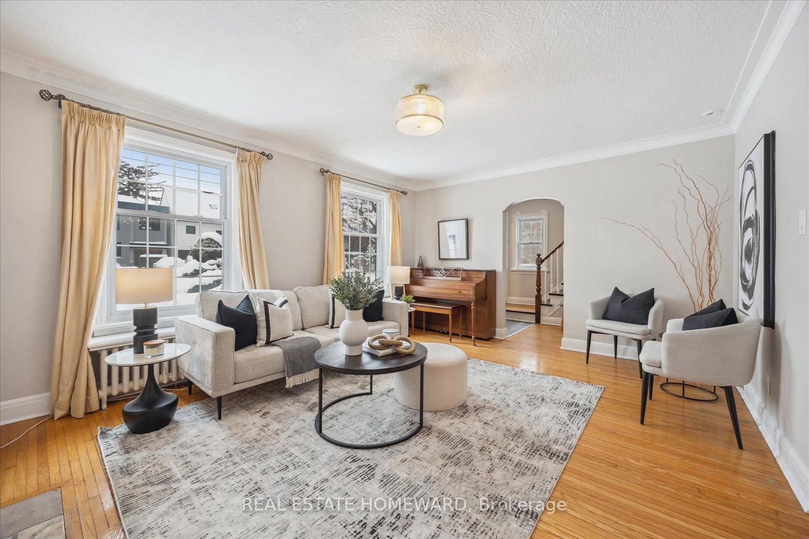 Edgecombe Ave is a quiet wide tree lined street in the beautiful Otter Creek pocket of midtown Toronto.