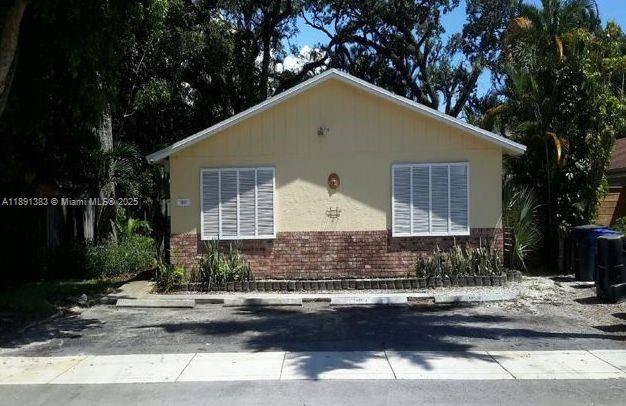 Amazing investment opportunity to own a turnkey duplex with instant equity !