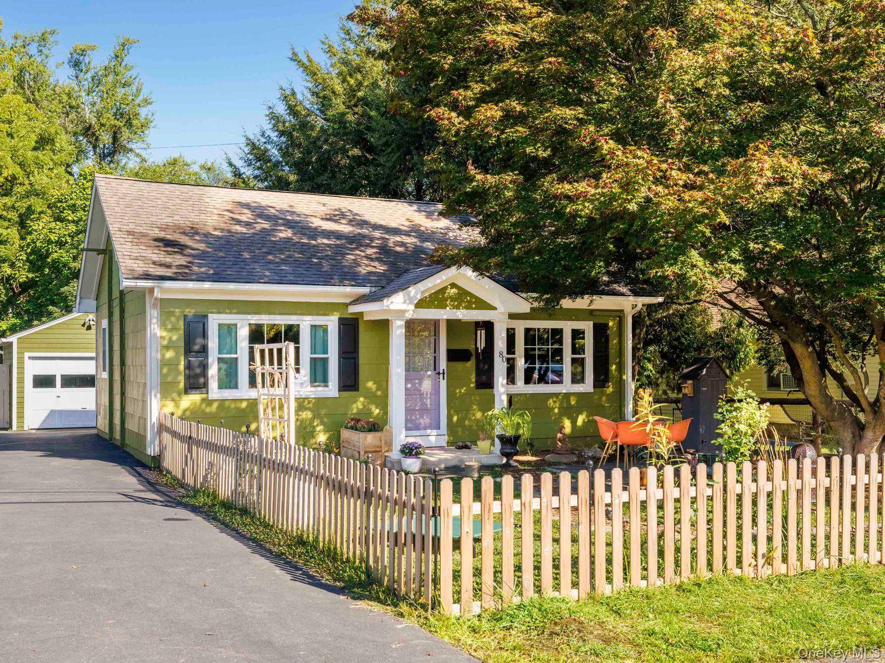 A Jewel Box Cottage in Uptown Kingston !
