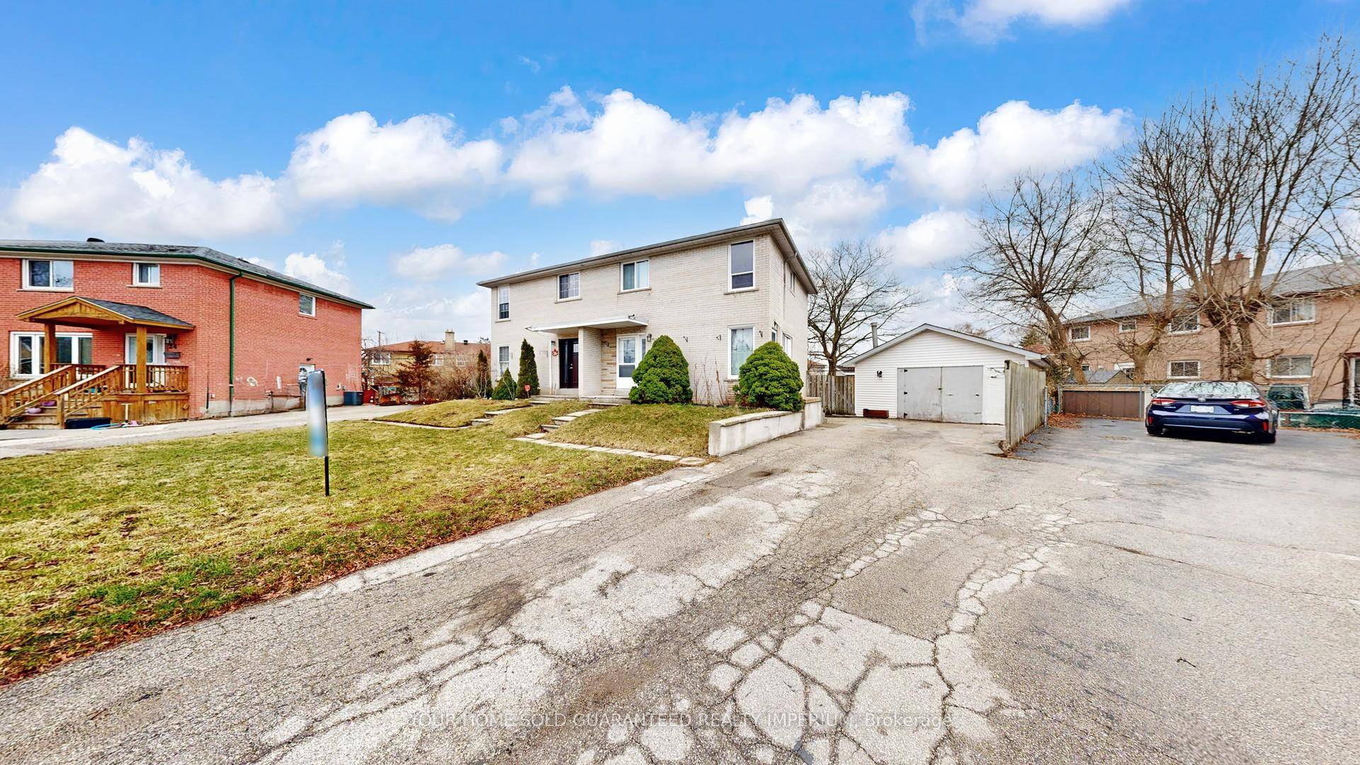 Welcome to 28 Athenia Court, a fantastic opportunity in a highly desirable Scarborough neighbourhood !