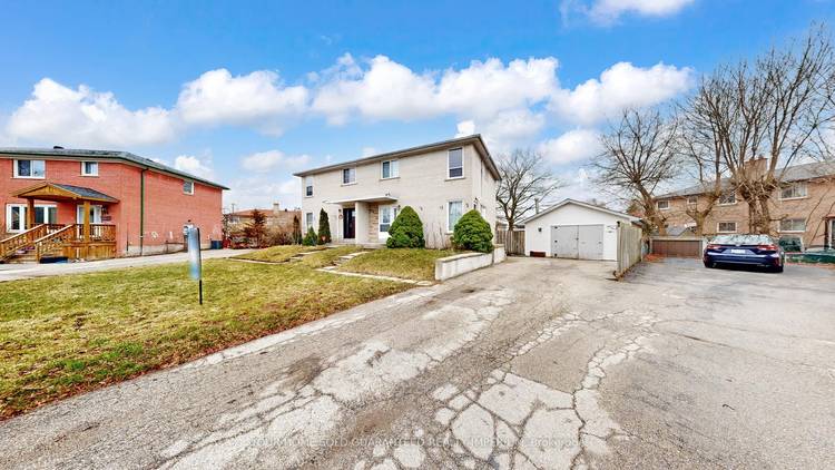 Welcome to 28 Athenia Court, a fantastic opportunity in a highly desirable Scarborough neighbourhood !