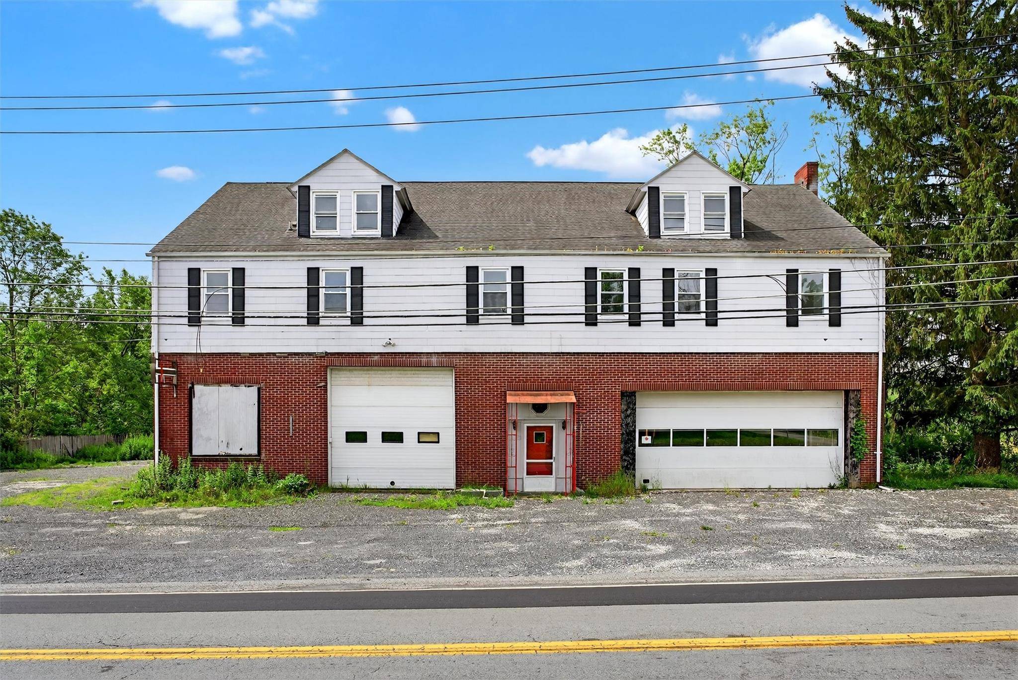 Fantastic investment opportunity in this growing Mount Hope area.