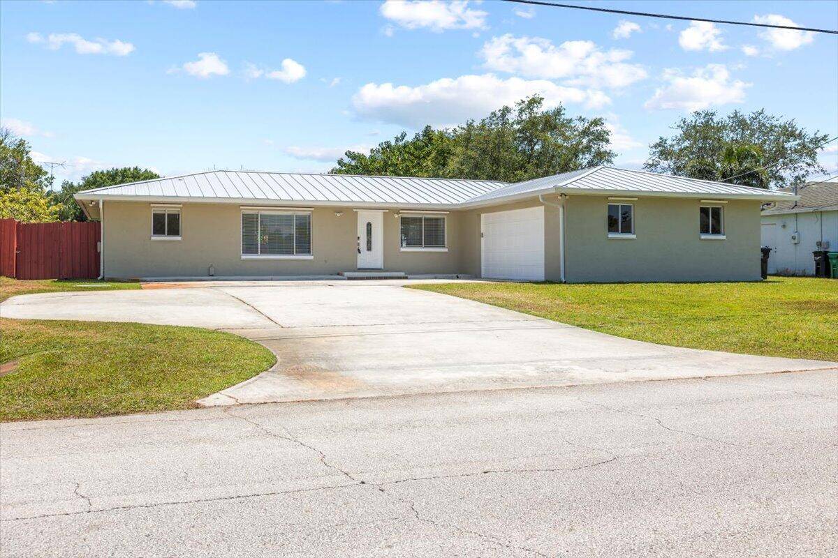 Charming, spacious, affordable, with a new roof !