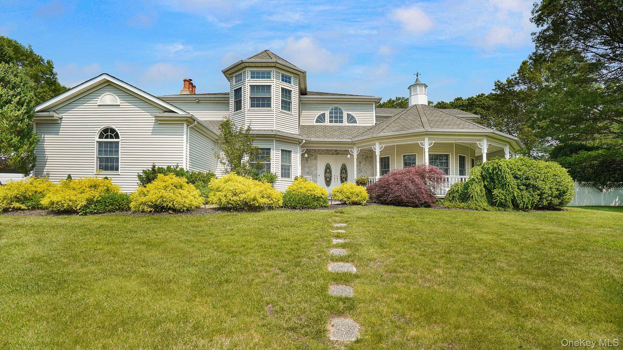 Welcome to 59 Lidge Dr in the heart of Farmingville, a spacious and charming home offering 4 bedrooms and 5 bathrooms, including a fully finished basement with its own bedroom ...