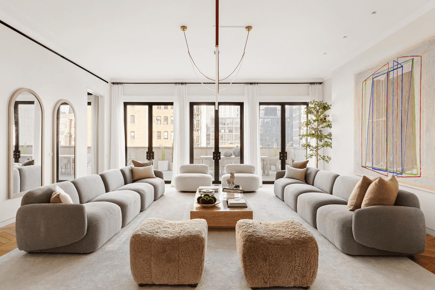 The Gallerist Penthouse FIVE SIXTY Located in the heart of West Chelsea's Arts District, this duplex penthouse offers a rare combination of modern design and timeless craftsmanship.