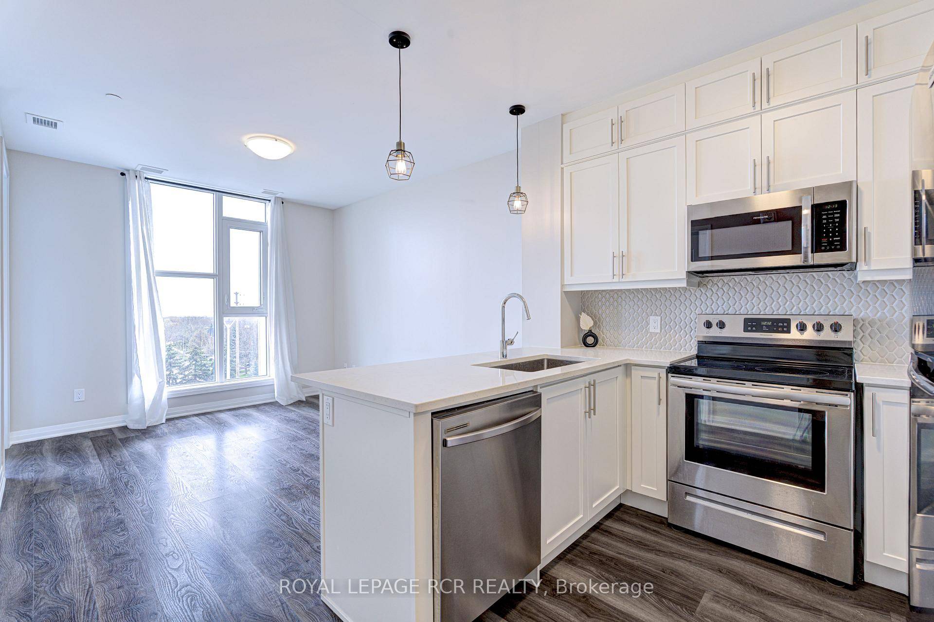 Welcome to Contemporary Condo Living at its finest !