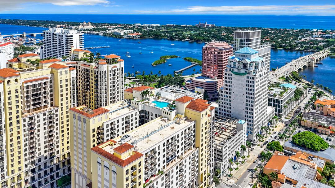 Turn key luxury rental in the heart of downtown West Palm Beach.