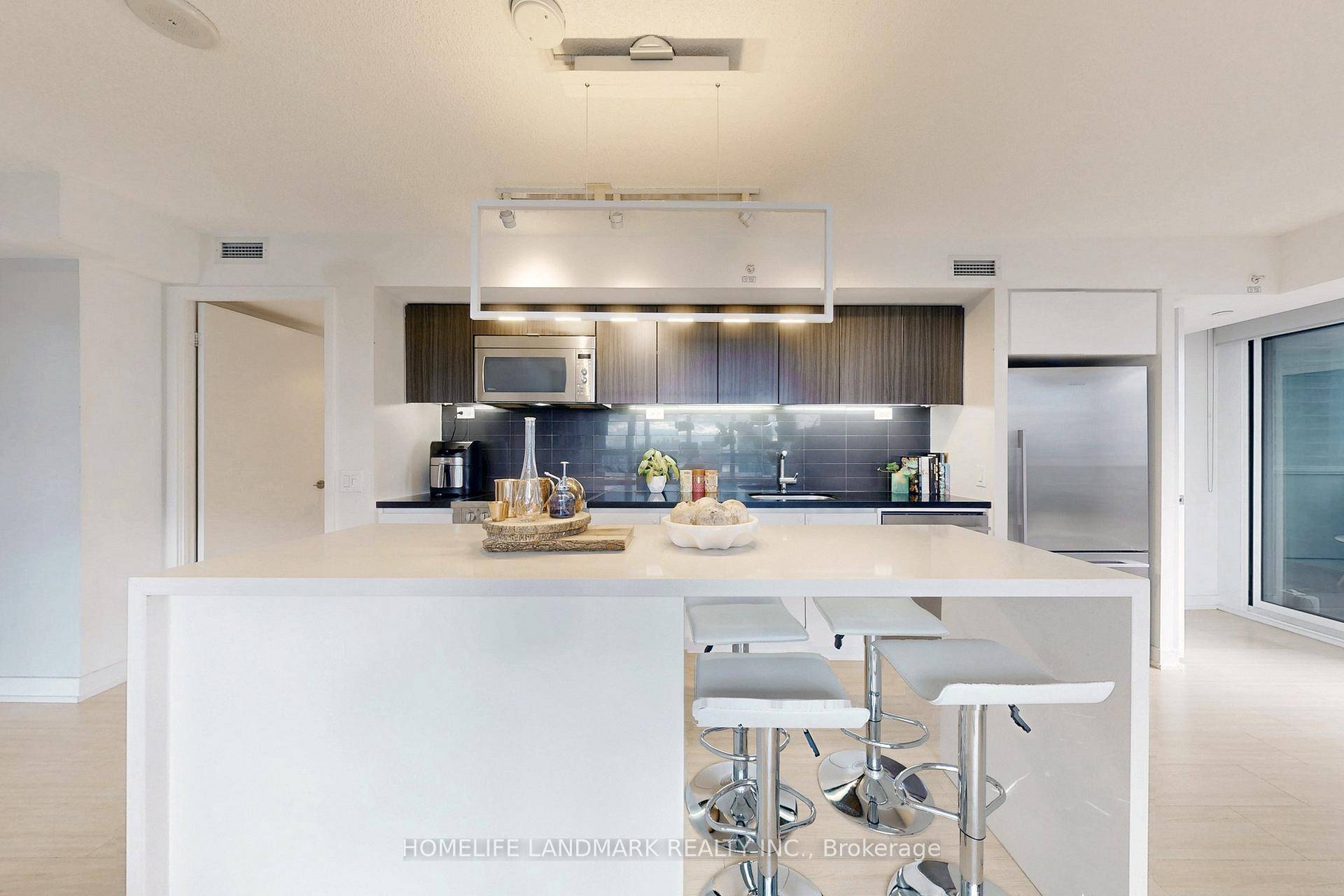 Welcome To Thriving Toronto Harbour front, Urban Living At It's Best !