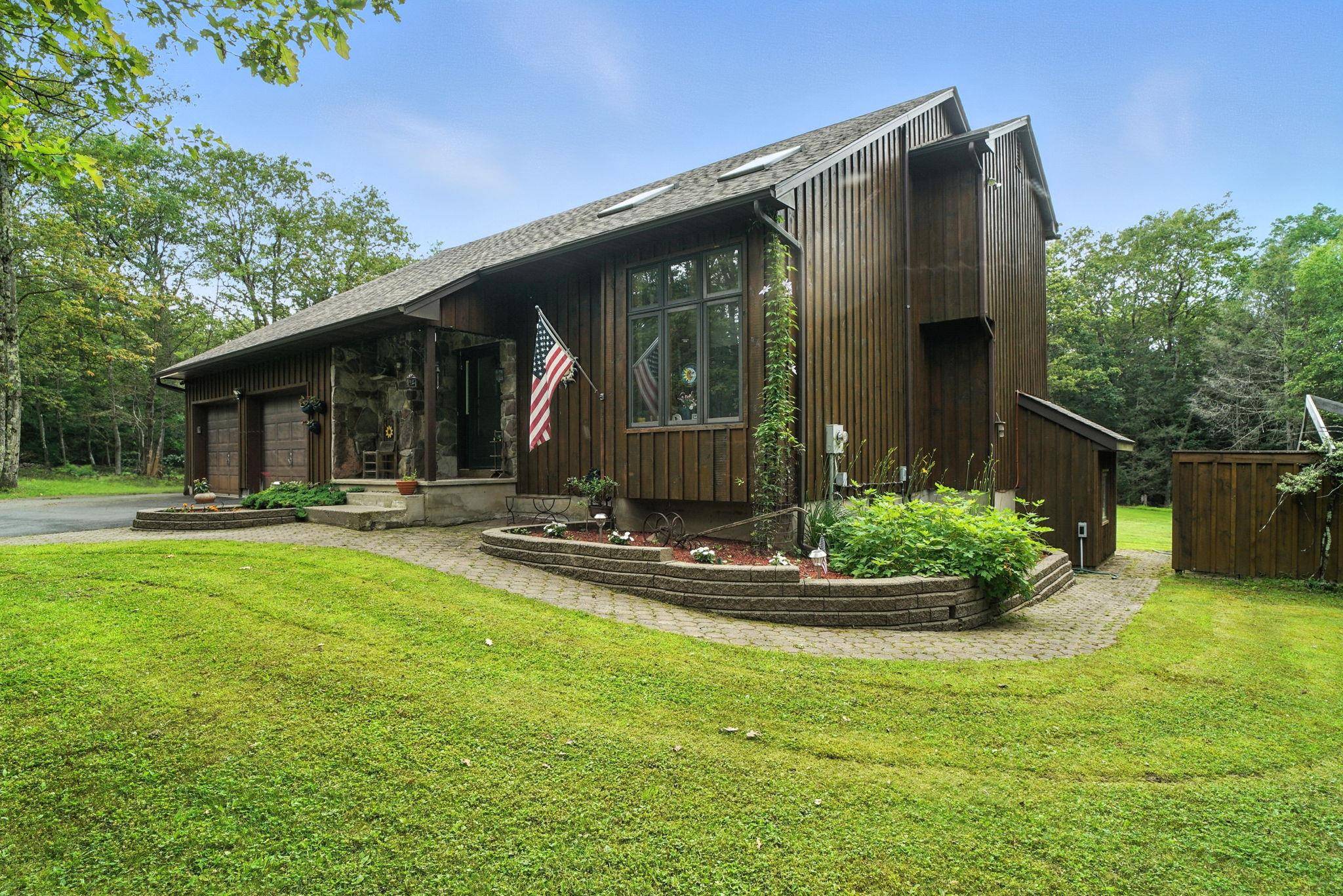 Welcome to this stunning custom built contemporary home, privately set on 4.