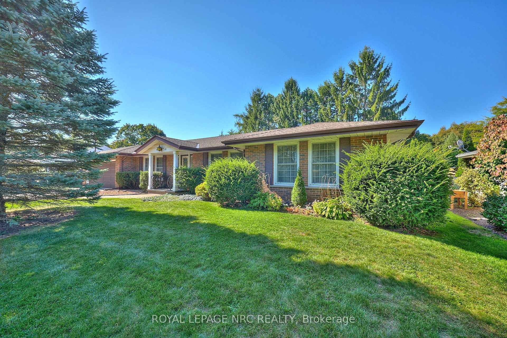 Welcome to 125 Daleview Dr in the heart of Fonthill !