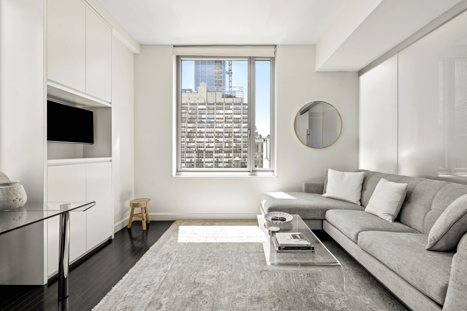 A Sunlit Corner Condo Above the Smyth Tribeca Perched atop the boutique Smyth Tribeca Hotel, Residence 14E is a luminous 1 bedroom, 1 bathroom corner home designed by Richardson Sadeki, ...