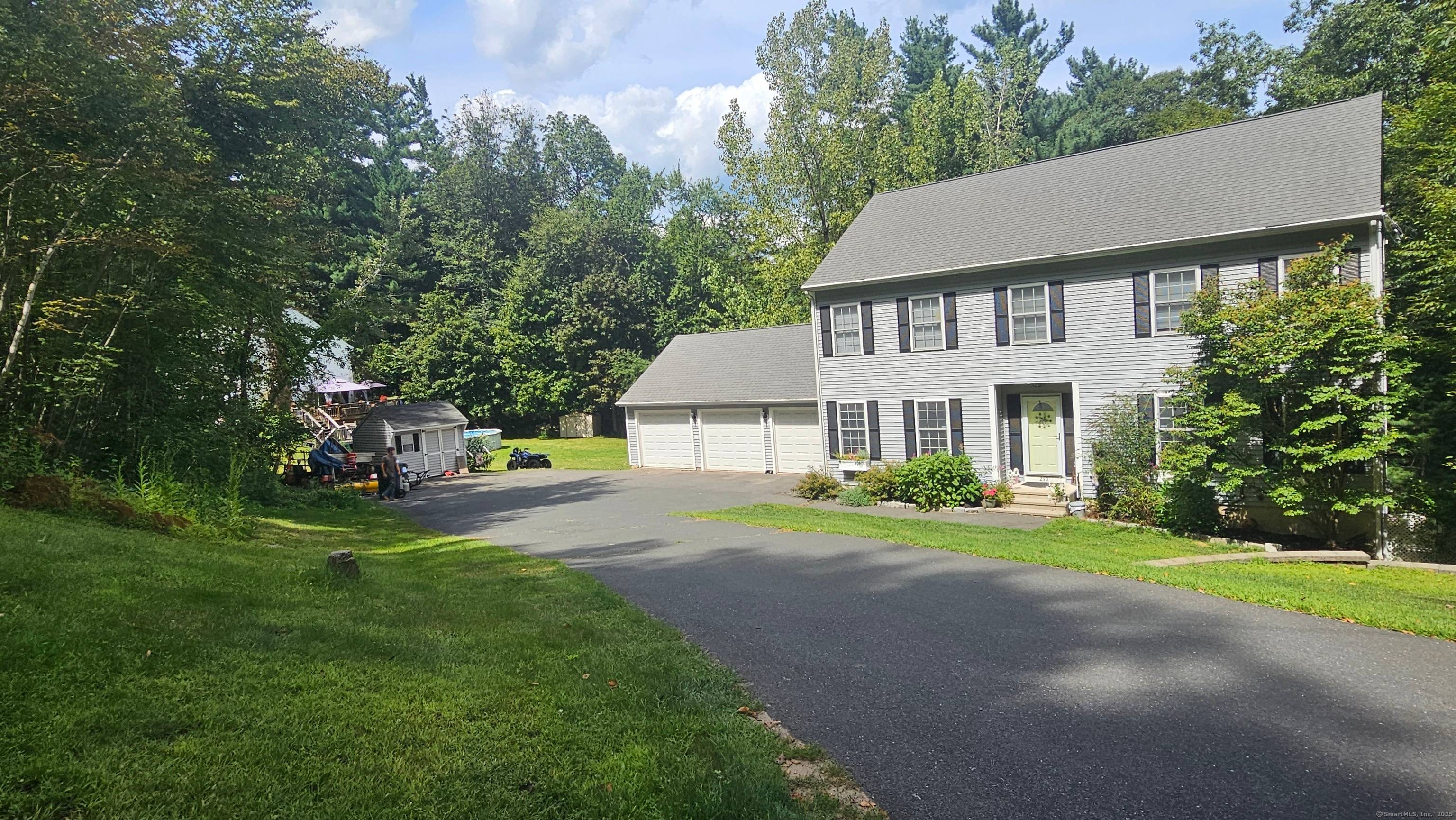 Welcome to this spacious and well maintained 4 bedroom, 2.