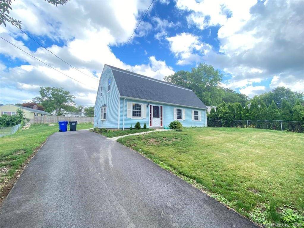 well maintained 5 bedrooms colonial near Danbury hospitals and schools.