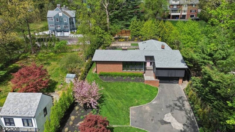 AS SEEN IN ARCHITECTURAL DIGEST.