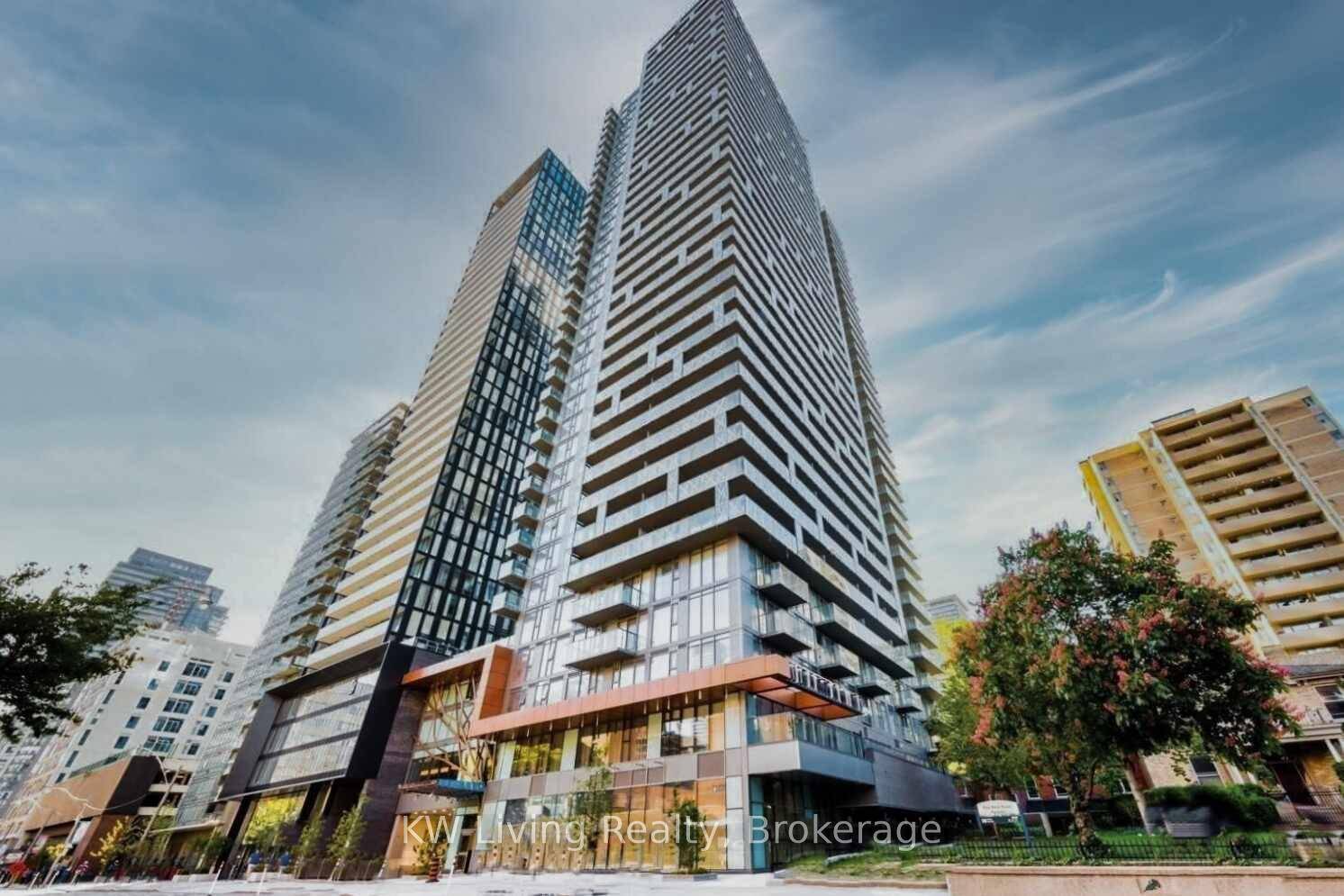 High Floor with Unobstructed Clear Views Spacious 1 Bedroom Den ; One of the best 1 1 Floorplans in the Building.