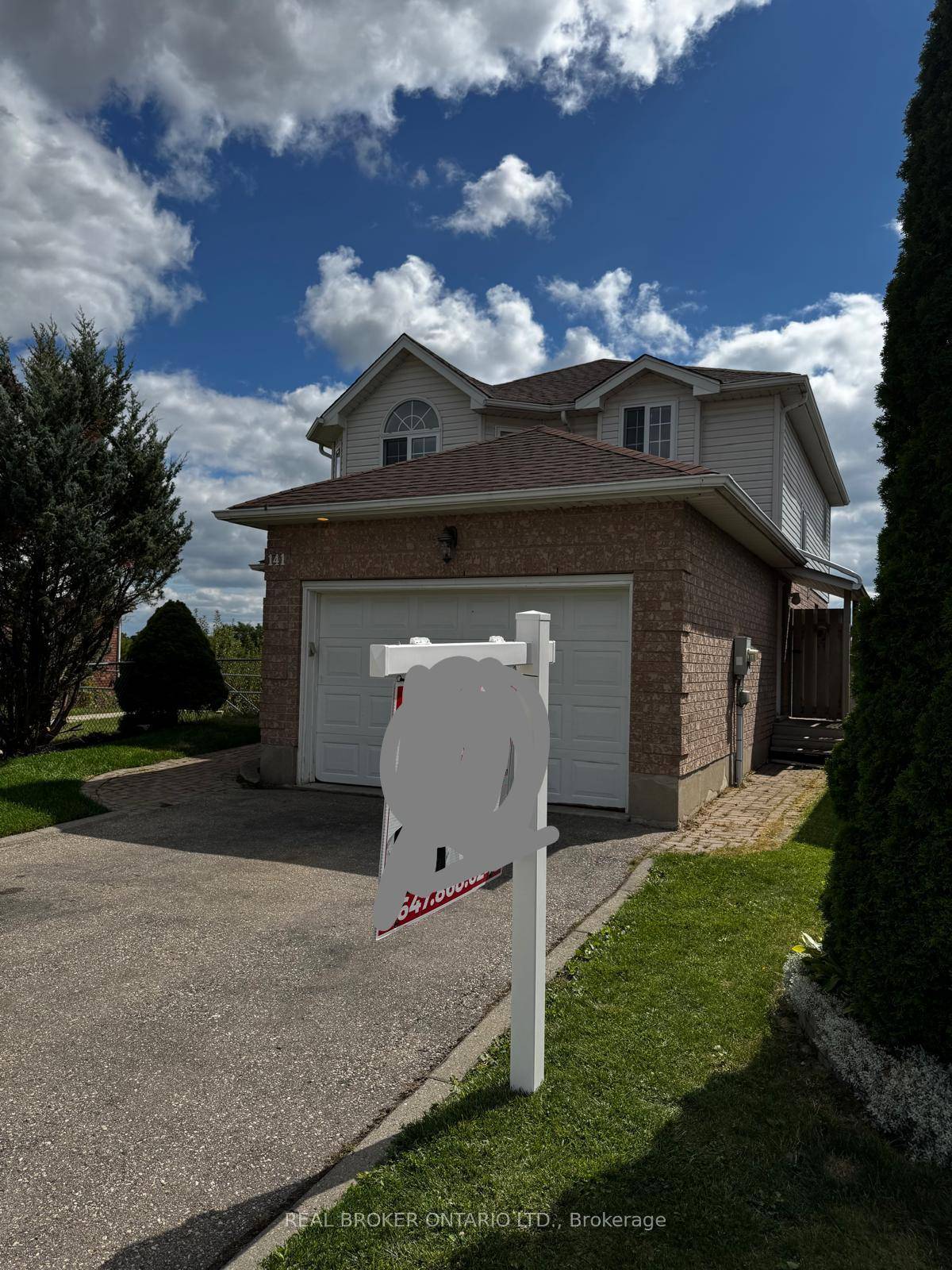 Welcome to 141 Hollyridge Crescent, Kitchener a versatile and beautifully maintained home offering the perfect blend of comfort and convenience.