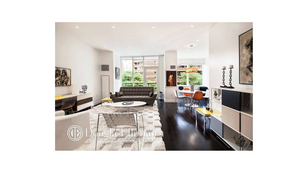 Introducing a stunning 3 bedroom, 3 bathroom residence located at 300 East 23rd Street in the prestigious Gramercy Park neighborhood.