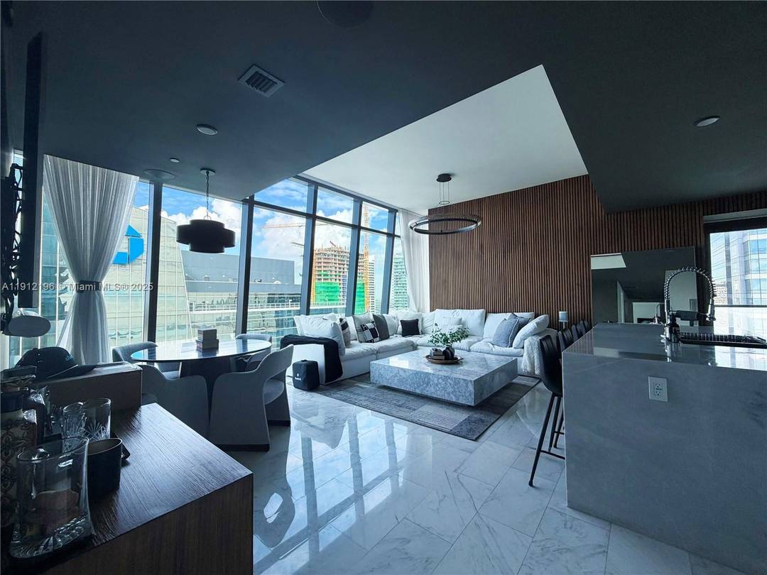 Experience unparalleled luxury at The Echo, one of Brickell s most prestigious boutique buildings.