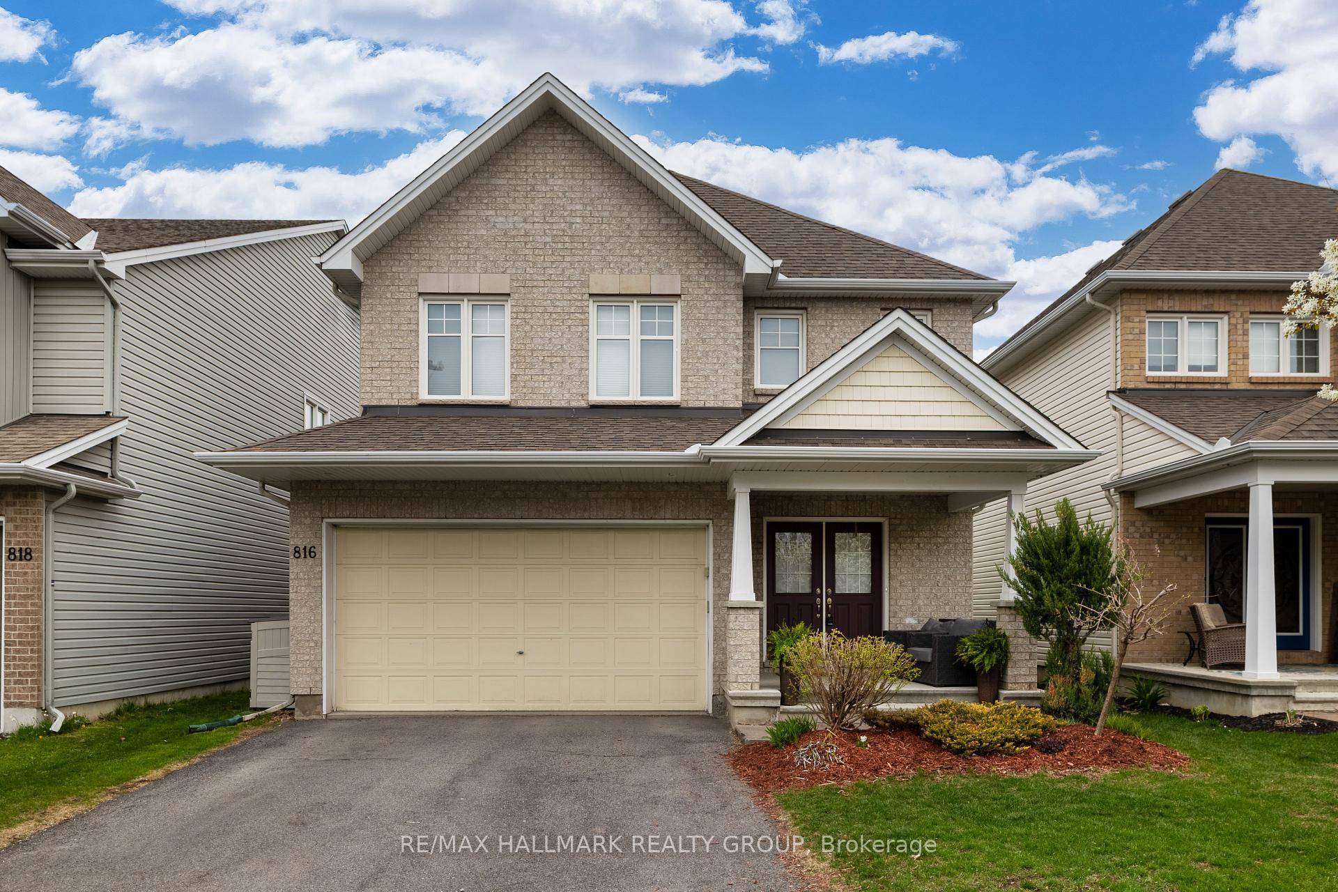 Welcome to 816 Slattery's Field Street situated in beautiful family nature oriented Findlay Creek steps to parks, schools, recreation shopping, nature paths amp ; future LRT Station s.