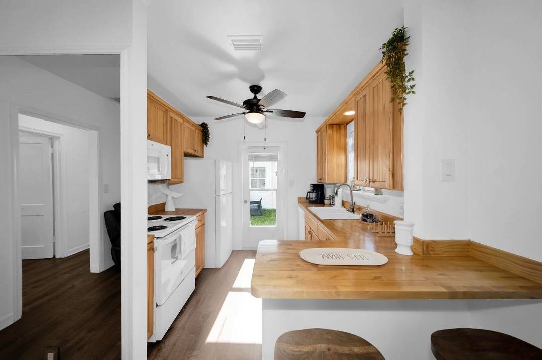 Tucked away in a charming, quiet setting just minutes from Fort Lauderdale Beach, this delightful 2 bedroom, 1.