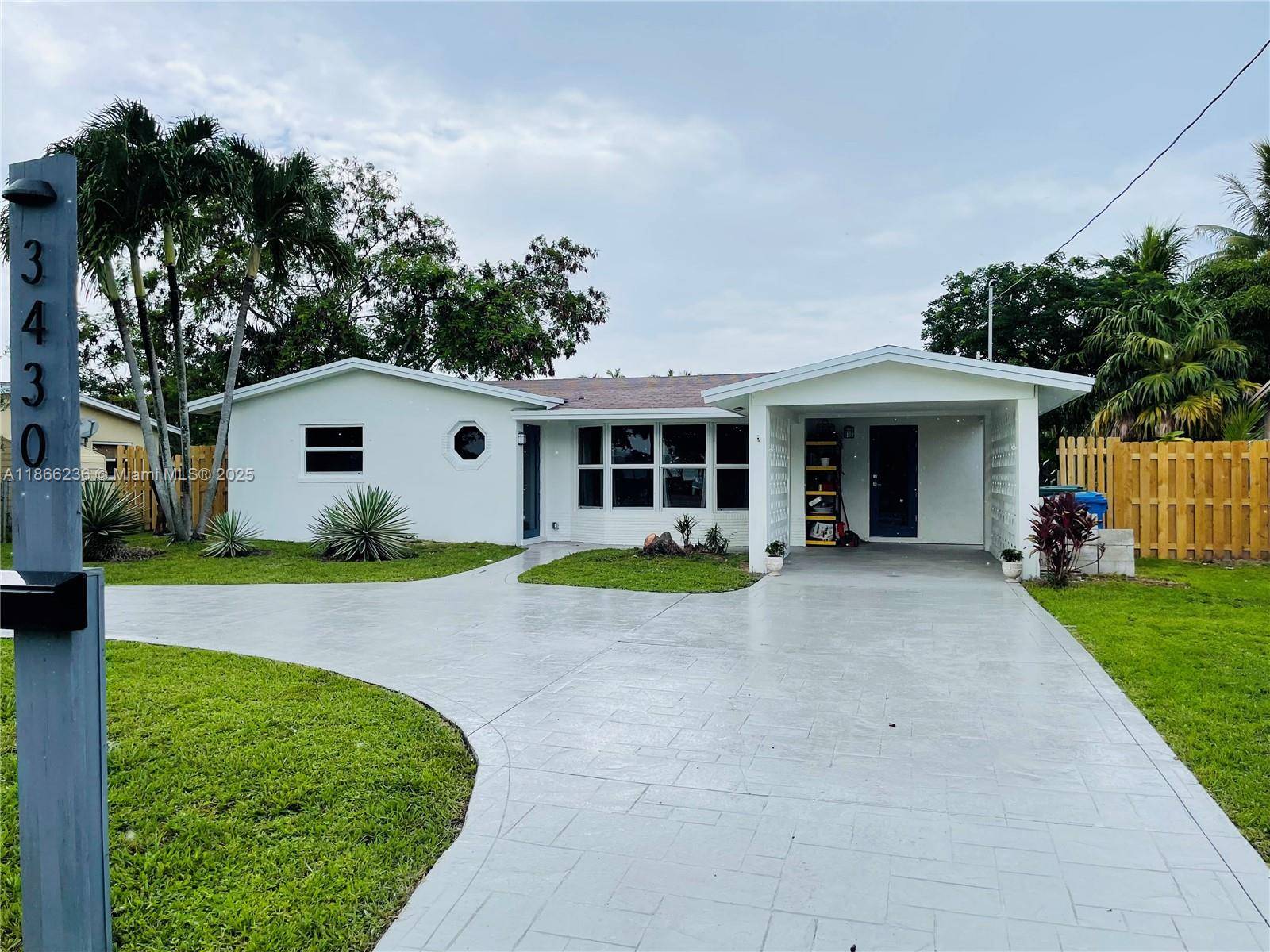 Experience the quintessential Florida lifestyle w breathtaking canal view.