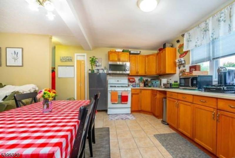 Fantastic Opportunity ! Beautiful and Well Maintained 1 Family Home in Bloomfield AreaThis charming single family home offers a warm and inviting living space with modern upgrades throughout.